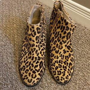 Vionic Leopard Print Ankle Boots Size 8